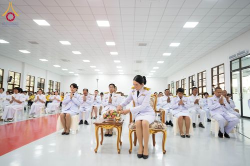 ภาพ No.194777:พิธีเจริญพระพุทธมนต์ และทำบุญตักบาตร ถวายพระราชกุศล แด่พระบาทสมเด็จพระเจ้าอยู่หัว เนื่องในโอกาสพระราชพิธีสมมงคล พระชนมายุเท่าพระบาทสมเด็จพระพุทธยอดฟ้าจุฬาโลกมหาราช สมเด็จพระปฐมบรมกษัตริยาธิราชแห่งพระราชวงศ์จักรี พุทธศักราช 2568 วันที่ 14 มกราคม พ.ศ. 2568