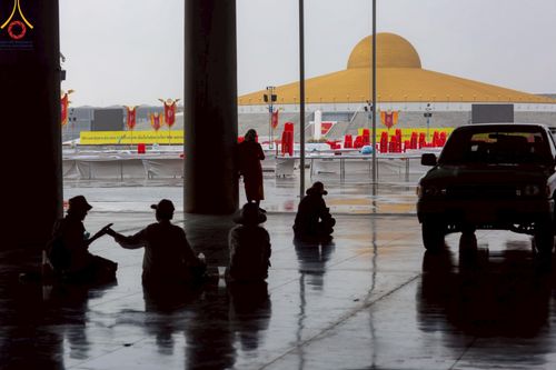 ภาพ No.218927:วันที่ 18-20 เมษายน พ.ศ. 2568 การเตรียมงานในลานธรรม , วิหารคด เพื่องานวันคุ้มครองโลก 22 เมษายน พศ. 2568