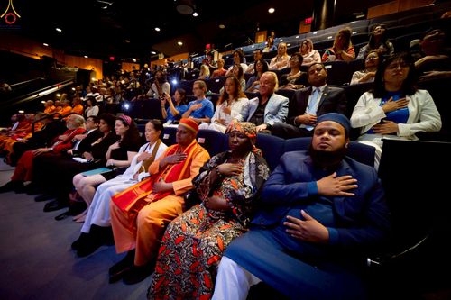 ภาพ No.249755:วันอาทิตย์ที่ 28 กันยายน พ.ศ. 2568 การปฏิบัติธรรมบูชาธรรม 108 ปี แห่งการบรรลุธรรมของหลวงปู่วัดปากน้ำ ได้จุดประทีปสันติภาพไปทั่วโลก และได้ร่วมเสวนาทางปัญญา เพื่อการขยายพระพุทธศาสนาวิชชาธรรมกายไปทั่วโลก  ในงาน HTC Newyork USA