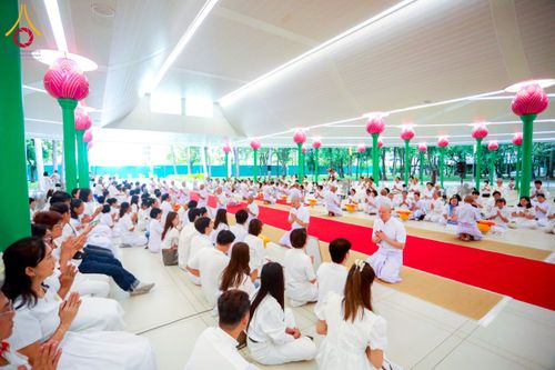 ภาพ No.256176:วันที่ 4 ตุลาคม พ.ศ. 2568 พิธีบรรพชาอุปสมบท  โครงการอุปสมบทหมู่บูชาธรรม 141 ปี  พระมงคลเทพมุนี (สด จนฺทสโร) ณ โบสถ์พระไตรปิฏก วัดพระธรรมกาย จ.ปทุมธานี