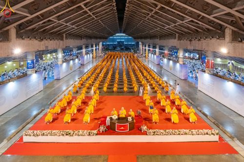 ภาพ No.187608:พิธีฉลองชัยสวดมนต์บทธัมมจักกัปปวัตนสูตร 7,000,000,000 จบ และพิธีสวดมนต์ข้ามปี วันที่ 31 ธันวาคม พ.ศ. 2567 ถึงวันที่ 1 มกราคม พ.ศ. 2568 ณ มหารัตนวิหารคด วัดพระธรรมกาย จ.ปทุมธานี