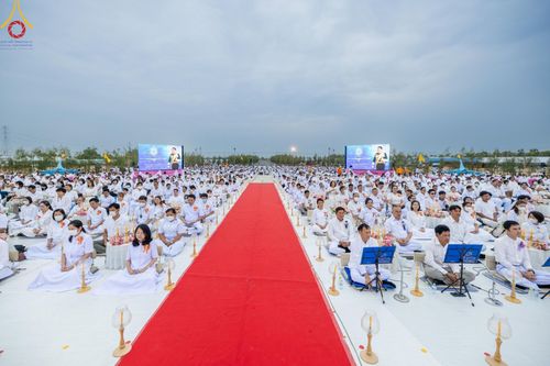 พิธีจุดประทีปถวายเป็นพุทธบูชา และบูชาธรรมมหาปูชนียาจารย์ พระมงคลเทพมุนี(สด จนฺทสโร) วันที่ 24 มกราคม พ.ศ. 2567 ณ อนุสรณ์สถานบางปลา อ.บางเลน จ.นครปฐม