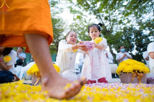 ภาพ No.120300:พิธีต้อนรับพระธรรมยาตรา ในโครงการธรรมยาตรา กตัญญูบูชา มหาปูชนียาจารย์ พระมงคลเทพมุนี(สด จนฺทสโร) พระผู้ปราบมาร อนุสรณ์สถาน 7 แห่ง ปีที่ 12 วันที่ 28 มกราคม พ.ศ. 2567 ณ วัดพระธรรมกาย จ.ปทุมธานี (ชุดที่ 2)