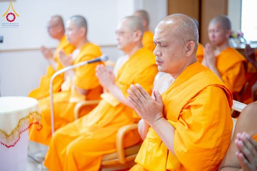 ภาพ No.221276:วันศุกร์ที่ 25 เมษายน พ.ศ. 2568 พิธีอัญเชิญรูปเหมือนพระมงคลเทพมุนี (สด จนฺทสโร) พระผู้ปราบมาร พิธีทอดผ้าป่าสามัคคี 25 ปี พิธีถวายสังฆทาน 15 วัด แด่เจ้าอาวาสภาคพื้นเอเชีย และแอฟริกา ในวาระครบ 25 ปี วัดพระธรรมกายโอซาก้า ประเทศญี่ปุ่น