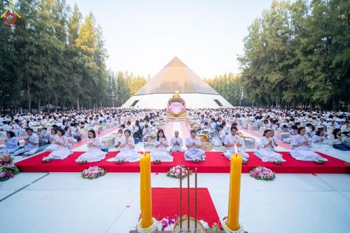 ภาพ No.107523:พิธีตักบาตรพระธรรมยาตราฯ ในโครงการธรรมยาตรากตัญญูบูชา มหาปูชนียาจารย์ พระมงคลเทพมุนี(สด จนฺทสโร) พระผู้ปราบมาร ปีที่ 12 ณ อนุสรณ์สถานมหาวิหารพระมงคลเทพมุนี อ.สองพี่น้อง จ.สุพรรณบุรี วันที่ 7 มกราคม พ.ศ. 2567