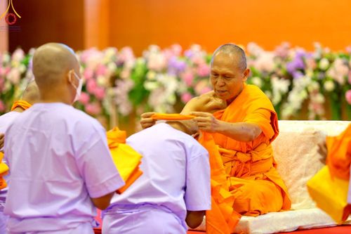 ภาพ No.101650:พิธีขอบรรพชา, พิธีขอสรณคมน์และศีล, พิธีถวายบาตร ในโครงการอุปสมบทหมู่ รุ่นบูชาธรรมมหาปูชนียาจารย์ ณ วัดพระธรรมกาย วันที่ 9 ธันวาคม พ.ศ. 2566