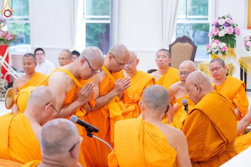 ภาพ No.144995:พิธีบรรพชา และอุปสมบท ธรรมทายาท โดยมี พระเดชพระคุณพระธรรมรัตนาภรณ์ เป็นพระอุปัชฌาย์ ยังความปลื้มปิติใจให้แก่ผู้ปกครอง และคณะญาติมิตร ณ วัดพระธรรมกายนิวเจอร์ซี  ประเทศสหรัฐอเมริกา