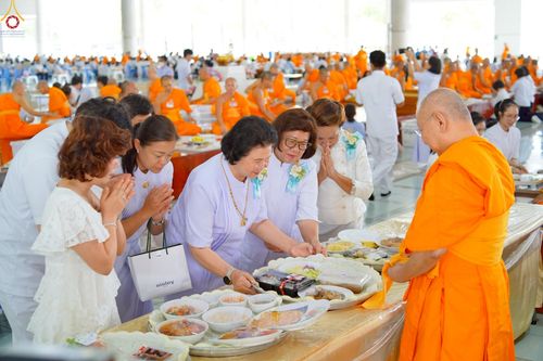 ภาพ No.248511:วันที่ 27 กันยายน พ.ศ. 2568 พิธีถวายเมนูสวรรค์เพื่อการบรรลุธรรม ณ หอฉันคุณยายอาจารย์ฯ วัดพระธรรมกาย