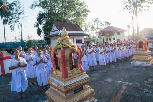 ภาพ No.133430:พิธีขอขมารับผ้าไตร, พิธีบรรพชาสามเณร, สามเณรออกบิณฑบาต ในโครงการบรรพชาสามเณร ฟื้นฟูพระพุทธศาสนาทั่วไทย  ณ ศูนย์ปฏิบัติธรรม และอบรมเยาวชนเมืองยะลา วันที่ 3 เมษายน พ.ศ. 2567