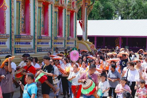 ภาพ No.179236:พิธีทอดกฐิน ณ วัดถ้ำคีรีวงศ์ อ.เปิ้นดัง รัฐเคด้าห์ ประเทศมาเลเซีย ในโครงการกฐินสามัคคีทั่วไทย 30,000 วัด บูชาธรรม 80 ปี หลวงพ่อธัมมชโย โดยคณะศิษยานุศิษย์วัดพระธรรมกาย วันที่ 1 พฤศจิกายน พ.ศ. 2567