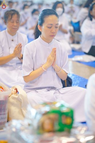 ภาพ No.89435:พิธีตักบาตร ข้าวสารอาหารแห้ง พิธีบูชาข้าวพระ และพิธีจุดเทียนใจ ไฟนิรันดร์  อนันตชัย ณ สภาธรรมกายสากล วัดพระธรรมกาย วันอาทิตย์ที่ 1 ตุลาคม พ.ศ. 2566