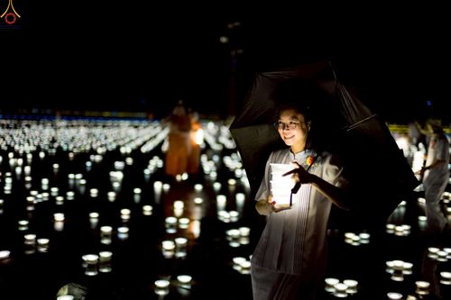 ภาพ No.244196:วันที่ 7 กันยายน พ.ศ. 2568 พิธีจุดประทีป วันครูผู้ค้นพบวิชชาธรรมกาย ณ ลานธรรมฯ และวิหารคด วัดพระธรรมกาย