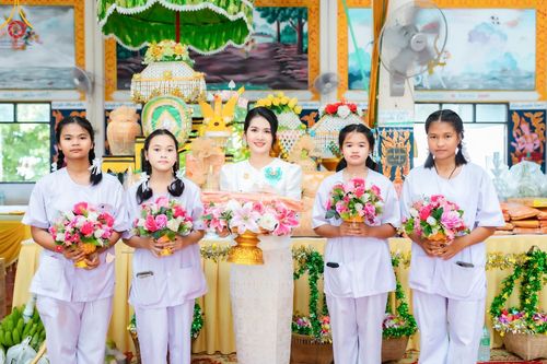 ภาพ No.170098:พิธีทอดกฐิน ณ วัดทุ่งวิจิตร อ.นาดี จ.ปราจีนบุรี ในโครงการกฐินสามัคคีทั่วไทย 30,000 วัด บูชาธรรม 80 ปี หลวงพ่อธัมมชโย โดยคณะศิษยานุศิษย์วัดพระธรรมกาย วันที่ 27 ตุลาคม พ.ศ. 2567