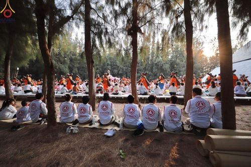 ภาพ No.198709:V.50 สารพัดV สารพัดดี ที่ธรรมยาตรา ในโครงการธรรมยาตรา กตัญญูบูชา มหาปูชนียาจารย์ พระมงคลเทพมุนี(สด จนฺทสโร) พระผู้ปราบมาร อนุสรณ์สถาน 7 แห่ง ปีที่ 13 ระหว่างวันที่ 2-31 มกราคม พ.ศ. 2568