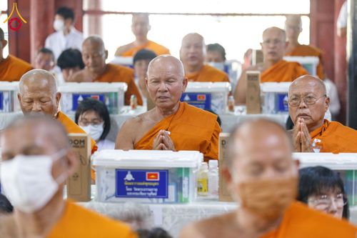 ภาพ No.202145:พิธีเจริญพระพุทธมนต์ ปฏิบัติธรรม มอบทุนการศึกษา ถวายสังฆทาน 108 วัด เพื่อถวายเป็นพุทธบูชา และขับเคลื่อนโครงการหมู่บ้านรักษาศีล 5 โดยคณะสงฆ์จังหวัดนครปฐม คณะศิษยานุศิษย์วัดพระธรรมกาย โครงการธรรมยาตรา ปีที่ 13 ณ วัดบางปลา อำเภอบางเลน จังหวัดนครปฐม