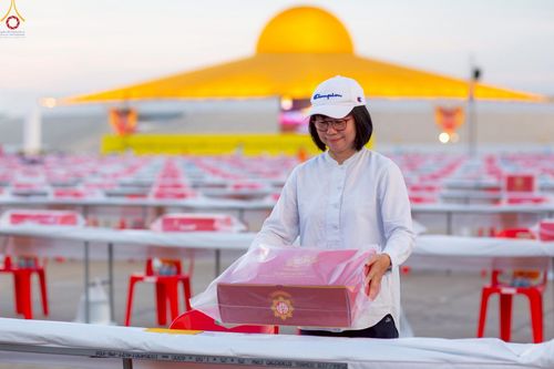 ภาพ No.225043:วันที่ 20 - 27 เมษายน พ.ศ. 2568 "ภาพแห่งความปลื้มที่ไม่มีวันจบ" คณะสงฆ์สามเณร เจ้าหน้าที่ และสาธุชน ร่วมแรงร่วมใจกันเตรียมงานและเก็บงาน เพื่อวันคุ้มครองโลก พิธีถวายมหาสังฆทานคณะสงฆ์ 40,000 กว่าวัดทั่วประเทศ