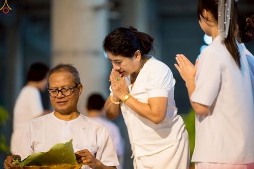 ภาพ No.242944:วันที่ 31 สิงหาคม พ.ศ. 2568 พิธีตัดปอยผมและปลงผม โครงการอุปสมบทหมู่บูชาธรรม ครบรอบ 108 ปี วันครูผู้ค้นพบวิชชาธรรมกาย ณ วัดพระธรรมกาย