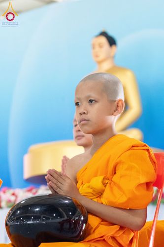 ภาพ No.145647:พิธีตักบาตรโครงการบรรพชาสามเณร โรงเรียนนานาชาติ รุ่นที่ 13 ณ มหารัตนวิหารคด 9 วัดพระธรรมกาย วันเสาร์ที่ 20 กรกฎาคม พ.ศ. 2567