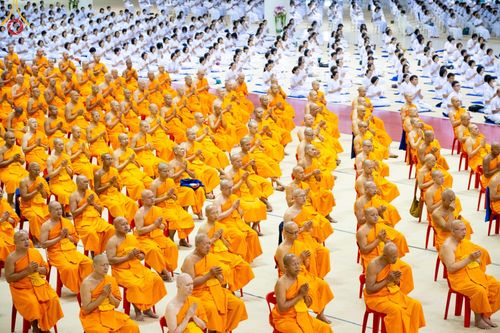 ภาพ No.59215:พิธีเจริญพระพุทธมนต์ ถวายภัตตาหารเป็นสังฆทาน เนื่องในวาระอายุวัฒนมงคล 80 ปี หลวงพ่อธัมมชโย ณ สภาธรรมกายสากล วัดพระธรรมกาย วันพุธที่ 24 เมษายน พ.ศ.2567