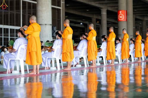ภาพ No.82507:พิธีปลงผมนาคธรรมทายาท ในโครงการธรรมทายาทระดับอุดมศึกษา รุ่นที่ 50 ภาคฤดูฝน ในวันที่ 10 มิถุนายน พ.ศ. 2566 ณ วัดพระธรรมกาย