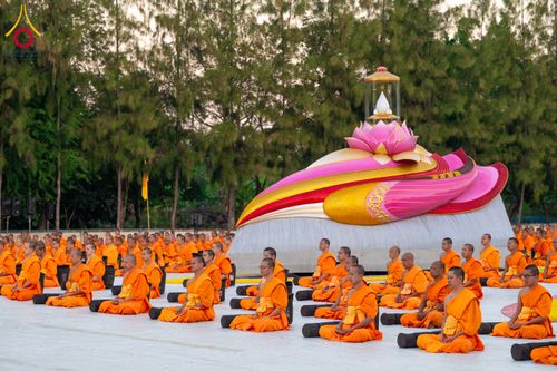 ภาพ No.290616:วันที่ 8 มกราคม พ.ศ. 2569 พระธรรมยาตราปฏิบัติธรรม และถ่ายภาพหมู่ประวัติศาสตร์ ในโครงการธรรมยาตรา กตัญญูบูชามหาปูชนียาจารย์ พระมงคลเทพมุนี(สด จนฺทสโร) พระผู้ปราบมาร อนุสรณ์สถาน 7 แห่ง ปีที่ 14 ณ อนุสรณ์สถานคลองบางนางแท่น อ.สามพราน จ.นครปฐม