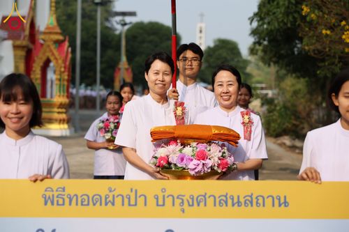 ภาพ No.300321:วันที่ 22 มกราคม พ.ศ. 2569 พิธีทอดผ้าป่าทำนุบำรุงศาสนสถาน ณ วัดรางกำหยาด ต.บางภาษี อ.บางเลน จ.นครปฐม ในโครงการธรรมยาตรา กตัญญูบูชา มหาปูชนียาจารย์ พระมงคลเทพมุนี(สด จนฺทสโร) พระผู้ปราบมาร อนุสรณ์สถาน 7 แห่ง ปีที่ 14