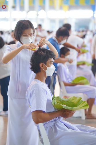 ภาพ No.78716:พิธีปลงผมนาคธรรมทายาท โครงการอบรมยุวธรรมทายาท มัชฌิมธรรมทายาท และธรรมทายาทรุ่นอุดมศึกษา ณ สภาธรรมกายสากล วัดพระธรรมกาย วันเสาร์ที่ 1 เมษายน พ.ศ. 2566