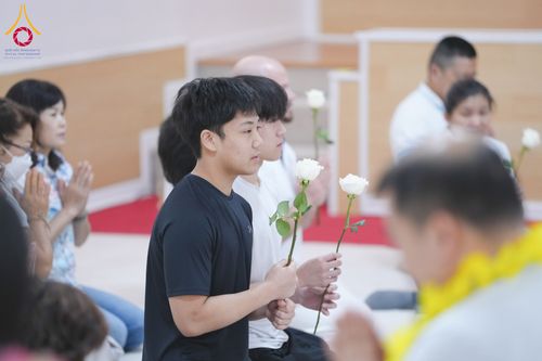 ภาพ No.321627:วันอาทิตย์ที่ 12 เมษายน พ.ศ.2569 กิจกรรมงานบุญวันสงกรานต์ (ตักบาตร ขอขมาพ่อแม่ สรงน้ำพระ รดน้ำขอพร) ณ วัดพระธรรมกายจอร์เจีย ประเทศสหรัฐอเมริกา