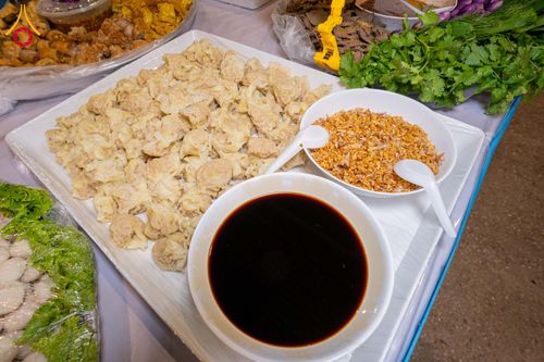 ภาพ No.303910:วันที่ 28 มกราคม พ.ศ. 2569 พิธีถวายภัตตาหารเป็นสังฆทาน แด่พระธรรมยาตรา ณ วัดพระธรรมกาย  จังหวัดปทุมธานี ในโครงการธรรมยาตรา กตัญญูบูชา มหาปูชนียาจารย์ พระมงคลเทพมุนี(สด จนฺทสโร) พระผู้ปราบมาร อนุสรณ์สถาน 7 แห่ง ปีที่ 14