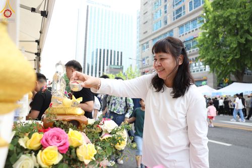 ภาพ No.81123:Lotus Lantern Festival 2023  เทศกาลโคมดอกบัว เนื่องในวันวิสาขบูชา   ของชาวพุทธทุกชาติ ทุกนิกาย ในสาธารณรัฐเกาหลีใต้ วันที่ 20-21 พฤษภาคม พ.ศ. 2566