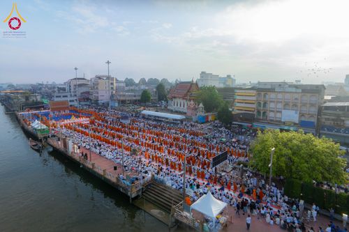 ภาพ No.284696:วันอาทิตย์ที่ 14 ธันวาคม พ.ศ.2568  พิธีทำบุญเมืองสุราษฎร์ธานี 110ปี และพิธีตักบาตรพระสงฆ์ 1,110 รูป  ณ บริเวณริมน้ำวัดกลาง (เก่า) ถนนบ้านดอน ตำบลตลาดใหม่ อำเภอเมือง จังหวัดสุราษฎร์ธานี