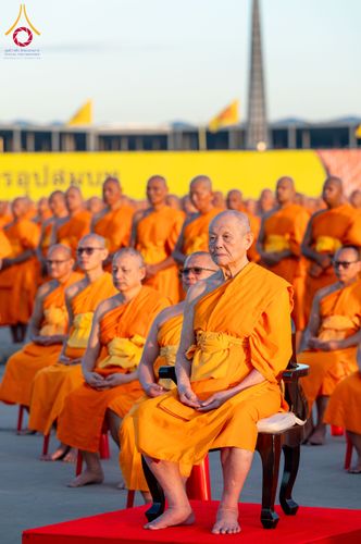 ภาพ No.285236:วันจันทร์ที่ 15 ธันวาคม พ.ศ.2568  บันทึกภาพหมู่ประวัติศาสตร์ โครงการบรรพชาอุปสมบทหมู่  รุ่นบูชาธรรมมหาปูชนียาจารย์ ประจำปี 2568 ณ ลานธรรมมหาธรรมกายเจดีย์ วัดพระธรรมกาย