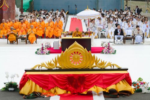 ภาพ No.132188:พิธีประดิษฐานยอดอุโบสถ บูชาธรรม 80 ปี หลวงพ่อธัมมชโย ณ วัดพระธรรมกายโทชิหงิ ประเทศญี่ปุ่น วันอาทิตย์ที่ 24 มีนาคม พ.ศ. 2567