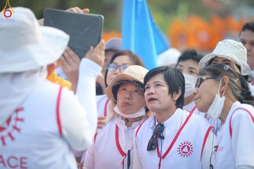 ภาพ No.202980:V.51 สารพัดV สารพัดดี ที่คลองบางนางแท่น ในโครงการธรรมยาตรา กตัญญูบูชา มหาปูชนียาจารย์ พระมงคลเทพมุนี(สด จนฺทสโร) พระผู้ปราบมาร อนุสรณ์สถาน 7 แห่ง ปีที่ 13 ระหว่างวันที่ 2-31 มกราคม พ.ศ. 2568