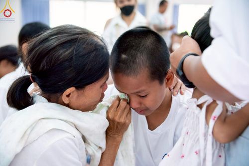 ภาพ No.213795:วันเสาร์ที่ 29 มีนาคม พ.ศ. 2568 พิธีตัดปอยผม ขอขมาผู้ปกครอง มอบบาตร-ผ้าไตร และพิธีบรรพชาสามเณร ณ ศูนย์ปฏิบัติธรรมจังหวัดระยอง (บ้านช่องลม) ต.บางบุตร อ.บ้านค่าย จ.ระยอง