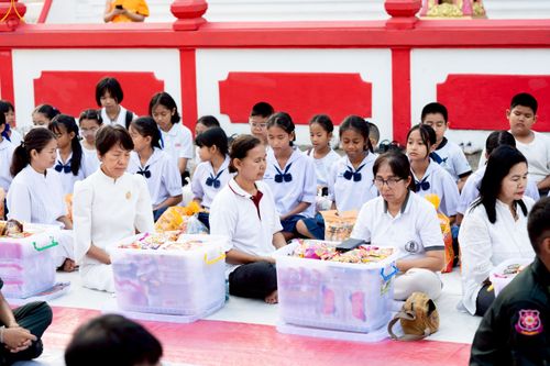 ภาพ No.234393:วันพฤหัสบดีที่ 24 กรกฎาคม พ.ศ. 2568 พิธีถวายสังฆทานแก่คณะสงฆ์ 323 วัด , พิธีมอบกองทุนหนุนแรงใจช่วยครูใต้ , พิธีทำบุญส่วนกุศลแด่ผู้วายชนม์ ในเหตุการณ์ความไม่สงบ 4 จังหวัด ชายแดนภาคใต้ (ปัตตานี , ยะลา , นราธิวาส , สงขลา) ปีที่ 21 ครั้งที่ 179 ณ วัดเวฬุวัน 