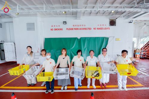 ภาพ No.224856:วันเสาร์ ที่ 10 พฤษภาคม พ.ศ. 2568 วัดพระธรรมกายฮ่องกง จัดพิธีปล่อยปลา บนเรือใหญ่บนอ่าวฮ่องกง และจัดพิธีถวายมหาสังฆทานกลางทะเล ประจำปี 2568 เนื่องในสัปดาห์วิสาขบูชาโลก