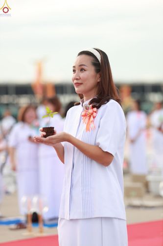 ภาพ No.252905:วันที่ 10 ตุลาคม พ.ศ. 2568 พิธีปลูกต้นทรัพย์บานชื่น ณ ลานธรรม วัดพระธรรมกาย