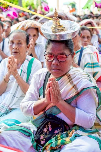 ภาพ No.261649:วันที่ 19 ตุลาคม พ.ศ. 2568 พิธีทอดกฐินสมทบ วัดกัลยาณมิตรต่างประเทศ บูชาธรรม 81 ปี หลวงพ่อธัมมชโย ณ วัดสารนาถ เมืองคาร์การชารี ประเทศบังกลาเทศ 