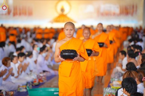 ภาพ No.136576:พิธีตักบาตร พิธีบูชาข้าวพระ ในวันอาทิตย์ต้นเดือนที่ 5 พฤษภาคม พ.ศ. 2567 ณ วัดพระธรรมกาย จ.ปทุมธานี