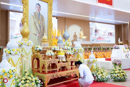 ภาพ No.146037:พิธีเจริญพระพุทธมนต์ ปฏิบัติธรรมเจริญสมาธิภาวนา เพื่อถวายเป็นพระราชกุศล แด่พระบาทสมเด็จพระเจ้าอยู่หัว เนื่องในโอกาสพระราชพิธีมหามงคล เฉลิมพระชนมพรรษา 6 รอบ 28 กรกฎาคม 2567 วันอาทิตย์ที่ 28 กรกฎาคม พ.ศ. 2567  ณ ห้องแก้วสารพัดนึก 2 สภาธรรมกายสากล
