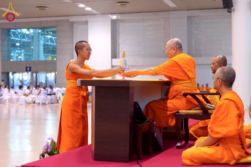 ภาพ No.232164:วันอาทิตย์ที่ 6 กรกฏาคม พ.ศ. 2568 พิธีมอบโล่เกียรติคุณ สวดธัมมจักกัปปวัตตนสูตร และรางวัลโครงการผู้นำแสงสว่างออนไลน์ ณ ห้องแก้วสารพัดนึก1 สภาธรรมกายสากล วัดพระธรรมกาย