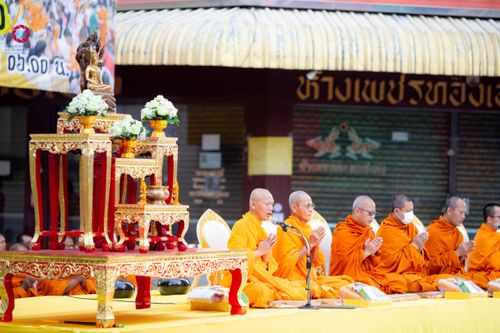 ภาพ No.180301:พิธีทำบุญตักบาตร ข้าวสารอาหารแห้ง แด่คณะสงฆ์ 99 รูป เนื่องในวันพ่อแห่งชาติ ปีที่ 50 ณ ศูนย์การค้าตลาดรังสิต ซ.รังสิต-ปทุมธานี 5 วันที่ 5 ธันวาคม พ.ศ. 2567