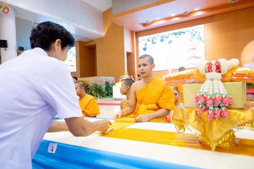 ภาพ No.228076:วันอาทิตย์ที่ 1 มิถุนายน พ.ศ. 2568 พิธีมุทิตาพระอุปสมบทอุทิศชีวิต ณ ห้องแก้วสารพัดนึก 1 วัดพระธรรมกาย