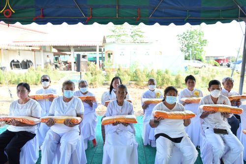 ภาพ No.121138:พิธีทอดผ้าป่า โครงสร้างหลังคา เสาคู่ค้ำฟ้ามหามงคล เพื่อสถาปนาอาคาร 80 ปี หลวงพ่อธัมมชโย ณ ศูนย์ปฏิบัติธรรมวิหารแดง ต.เจริญธรรม อ.วิหารแดง จ.สระบุรี วันที่ 27 มกราคม พ.ศ. 2567