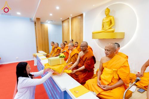 ภาพ No.233296:วันอาทิตย์ที่ 6 กรกฎาคม พ.ศ. 2568 พิธีถวายมหาสังฆทานแด่คณะสงฆ์ทั่วโลกและพิธีตักบาตรเนื่องในวันเข้าพรรษา  ณ วัดพุทธเคปทาวน์ ประเทศแอฟริกาใต้