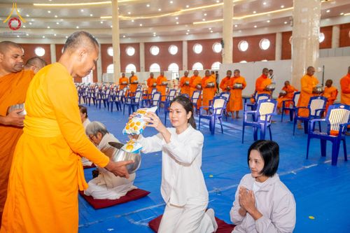 ภาพ No.210225:วันพฤหัสบดีที่ 6 มีนาคม พ.ศ. 2568 ตักบาตรฉลองสามเณรใหม่ โครงการบรรพชาสามเณรท้องถิ่นชาวเนปาล 500 รูป ณ ลุมพินี ประเทศเนปาล