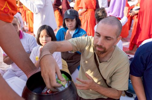 ภาพ No.276927:วันเสาร์ที่ 6 ธันวาคม พ.ศ. 2568 พิธีตักบาตรพระ 1,000 รูป อุทิศถวายพระราชกุศลสมเด็จพระนางเจ้าสิริกิติ์ พระบรมราชินีนาถ พระบรมราชชนนี พันปีหลวง และ ทำบุญเมืองลำปาง ครบรอบ 1,345 ปี ณ ลานพระบรมราชานุสาวรีย์สมเด็จพระนเรศวรมหาราชนครลำปาง อ.เกาะคา จ.ลำปาง