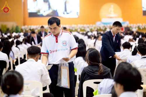 ภาพ No.273309:วันที่ 23 พฤศจิกายน พ.ศ. 2568 การสอบตอบปัญหาธรรมะ ทางก้าวหน้า "ระดับอุดมศึกษา" ณ ห้องแก้วสารพัดนึก 1 สภาธรรมกายสากล วัดพระธรรมกาย จ.ปทุมธานี