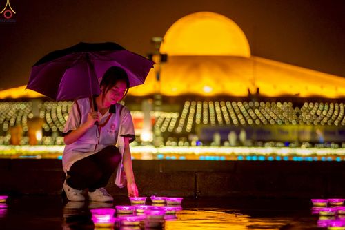 ภาพ No.244221:วันที่ 7 กันยายน พ.ศ. 2568 พิธีจุดประทีป วันครูผู้ค้นพบวิชชาธรรมกาย ณ ลานธรรมฯ และวิหารคด วัดพระธรรมกาย